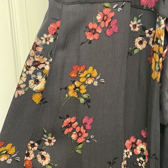 ✨Re:named Gray Floral Maxi Wrap Dress with Flutter Sleeves - Picture 3 of 6